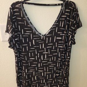Old Navy vneck t-shirt- size Medium